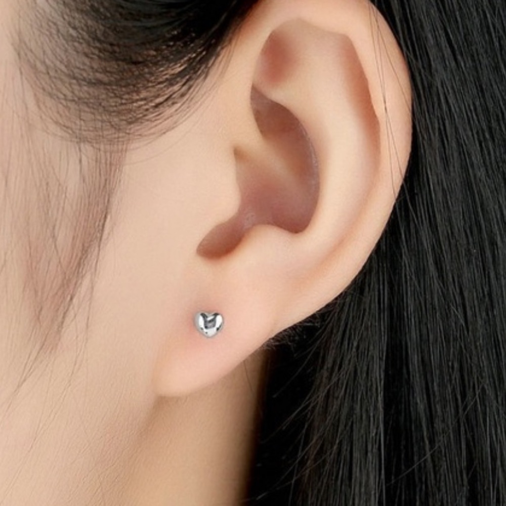 ✔️SuperDelicate925SilverHeartStudsClassicChic